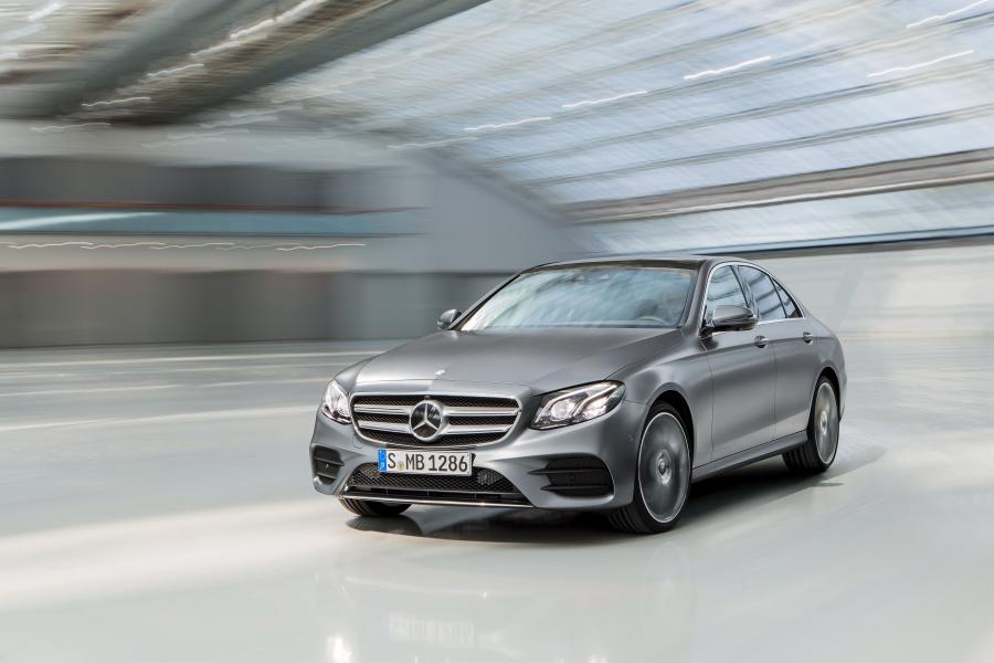  Mercedes-Benz E400 4Matic AMG Line 2016 года  (фото 1 из 29)